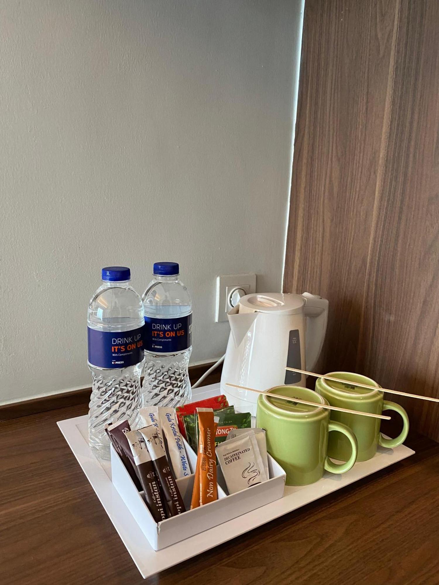 Express Pluit Citygate By Ihg Hotel 3*